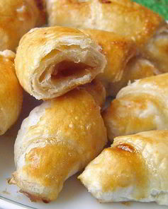 Рогалики из слоеного теста