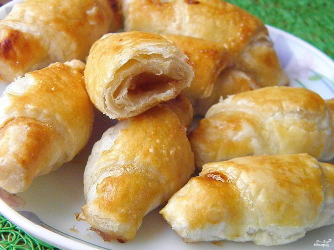 Рецепт рогаликов из слоеного теста