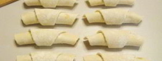 рогалики из слоеного теста. Шаг 4