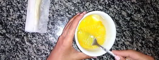 рогалики с сыром и ветчиной из слоеного теста. Шаг 4