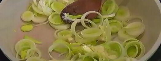 быстрый пирог с курицей и луком-пореем. Шаг 4