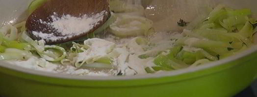 быстрый пирог с курицей и луком-пореем. Шаг 5