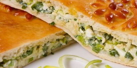 Быстрый заливной пирог с зеленым луком и яйцом
