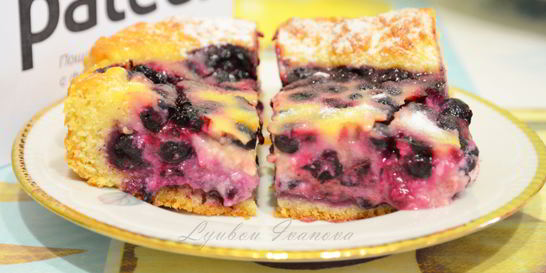 Черничный пирог на творожном тесте со сметанной заливкой