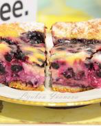 Черничный пирог на творожном тесте со сметанной заливкой