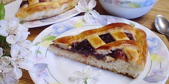 Дрожжевой пирог с вареньем