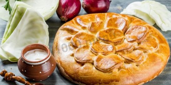 Дрожжевой пирог со свежей капустой в духовке