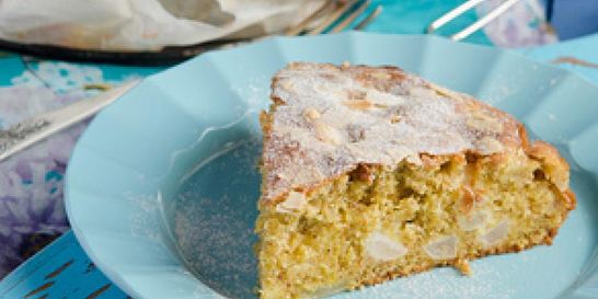 Грушевый пирог с миндалем и имбирем