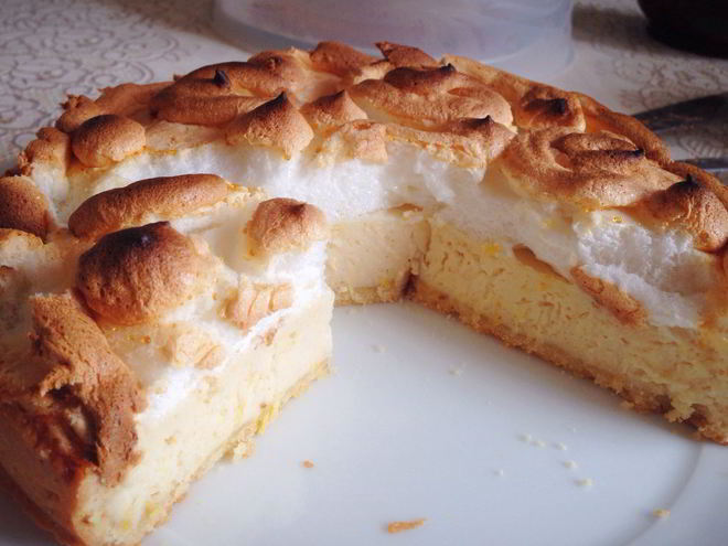 Рецепт лимонного пирога со сгущенкой под меренгой