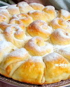 Медовый пирог с карамелизированными яблоками и корицей