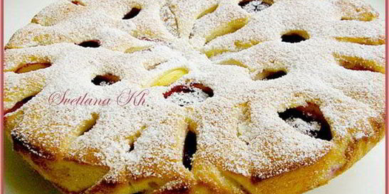 Нежный пирог со сливами и нектаринами