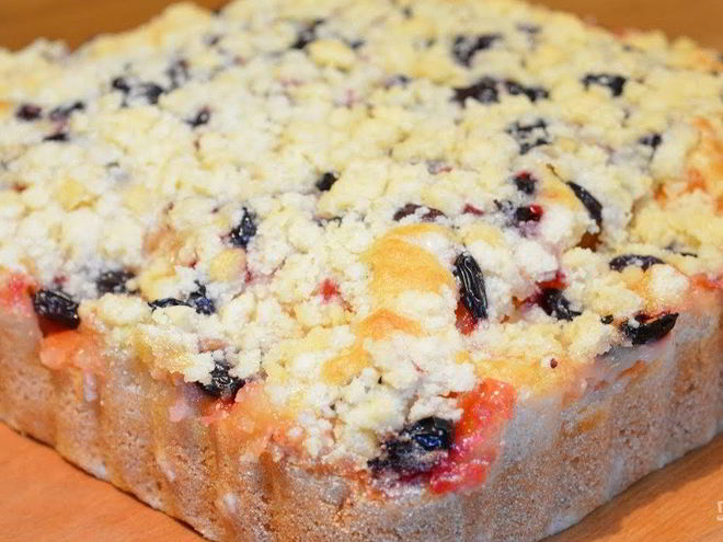 Рецепт пирог на кефире с ягодами