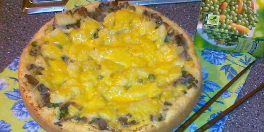 Пирог открытый с грибами и горошком