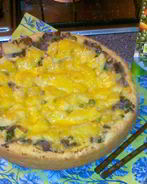 Пирог открытый с грибами и горошком