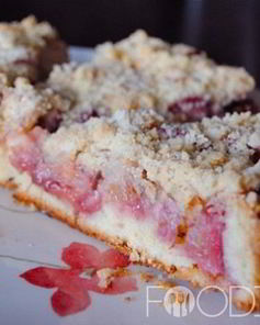 Пирог с клубникой и ревенем