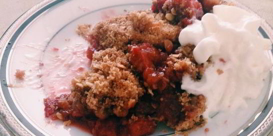 Пирог с клубникой Крамбл