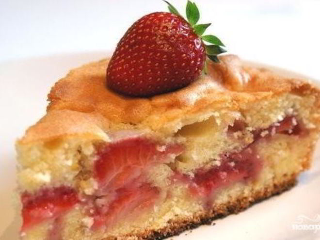 Рецепт пирога с клубникой в мультиварке