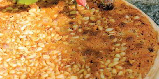 Пирог с орешками пинии