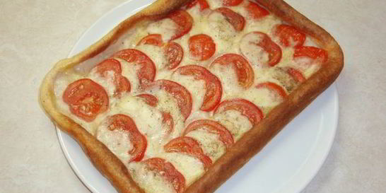 Пирог с помидорами и моцареллой