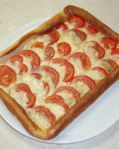 Пирог с помидорами и моцареллой