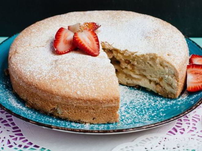 Рецепт пирога с яблоками и клубникой