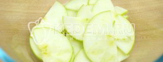 пирог с яблоками. Шаг 3