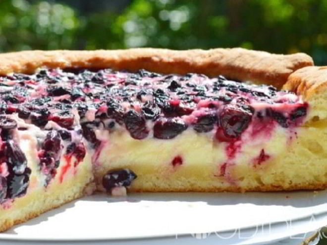 Рецепт пирога с жимолостью