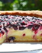 Пирог с жимолостью
