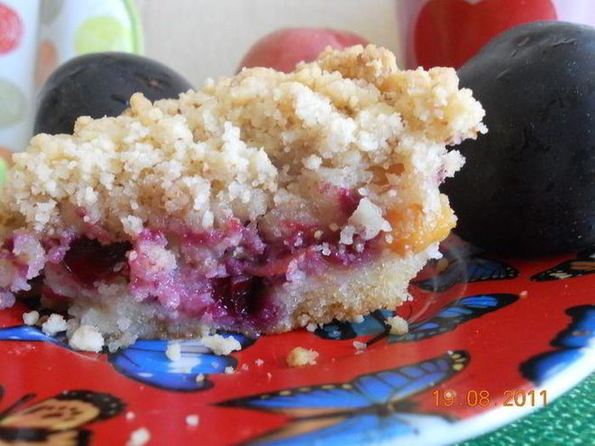 Рецепт пирога со сливами и персиками