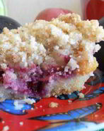 Пирог со сливами и персиками