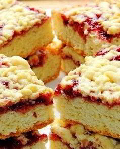 Тертый ванильный пирог с джемом