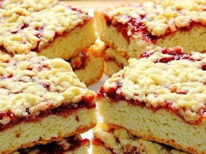 Рецепт тертого ванильного пирога с джемом