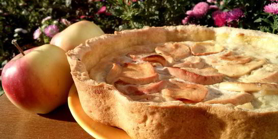 Яблочный пирог со сметанной заливкой