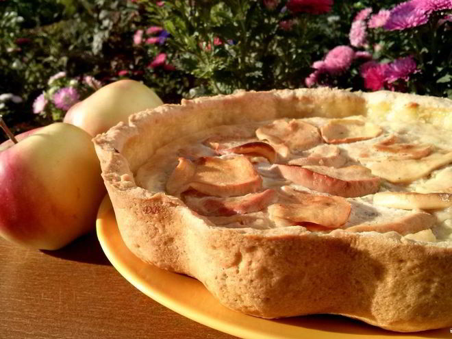 Рецепт яблочного пирога со сметанной заливкой