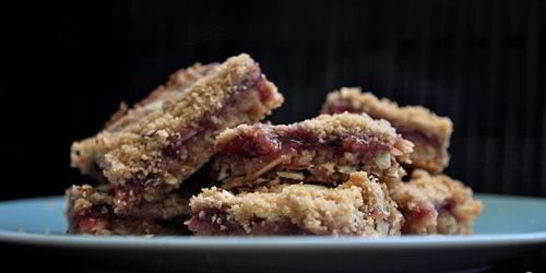 Ягодный пирог с миндалем