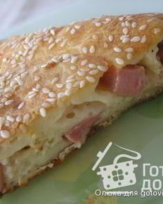 Заливной пирог с колбасой и сыром