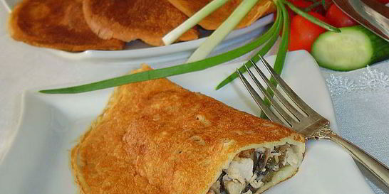 Блинчатые пирожки с начинкой из курятины и грибов