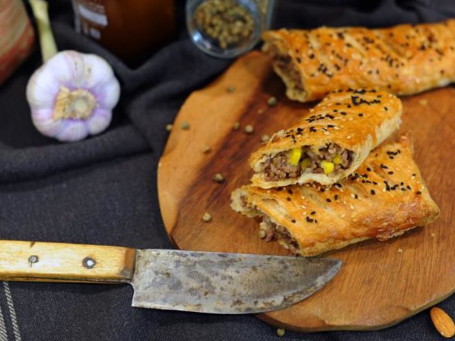 Рецепт быстрых пирожков с фаршем, сыром и кукурузой