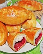 Дрожжевые пирожки с малиной в духовке