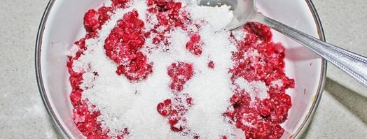 дрожжевые пирожки с малиной в духовке. Шаг 7