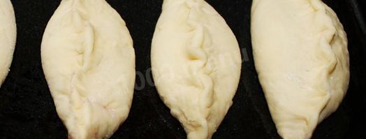 дрожжевые пирожки с малиной в духовке. Шаг 10