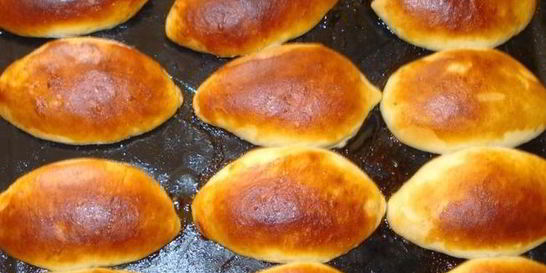 Дрожжевые пирожки с яблоками в духовке