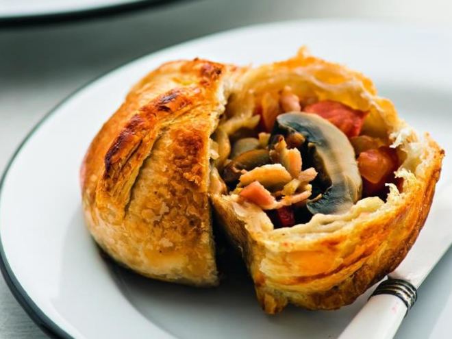 Рецепт грибов-пирожков, шампиньонов в слоеном тесте