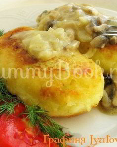 Картофельные пирожки с грибным соусом