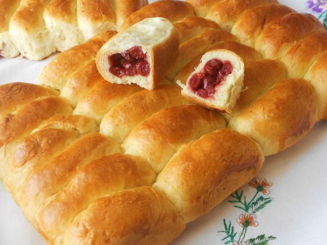 Рецепт маминых пирожков с вишней