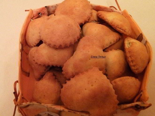 Рецепт мини-пирожков из творожного теста с сырно-куриной начинкой