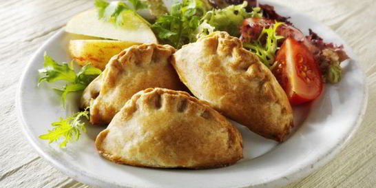 Печеные пирожки с капустой и яйцом