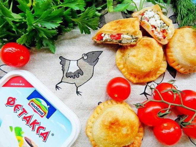 Рецепт пирожков-бомбочек с фетой, помидорами и зеленью