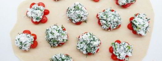 пирожки-бомбочки с фетой, помидорами и зеленью. Шаг 6