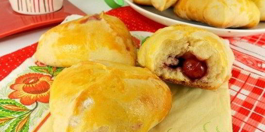 Пирожки духовые с вишней